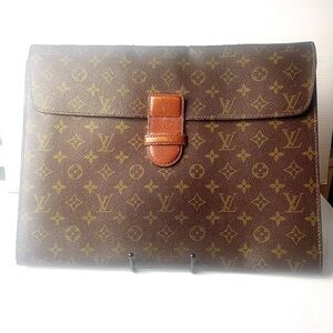 Authentic Louis Vuitton laptop 💻 bag 💼